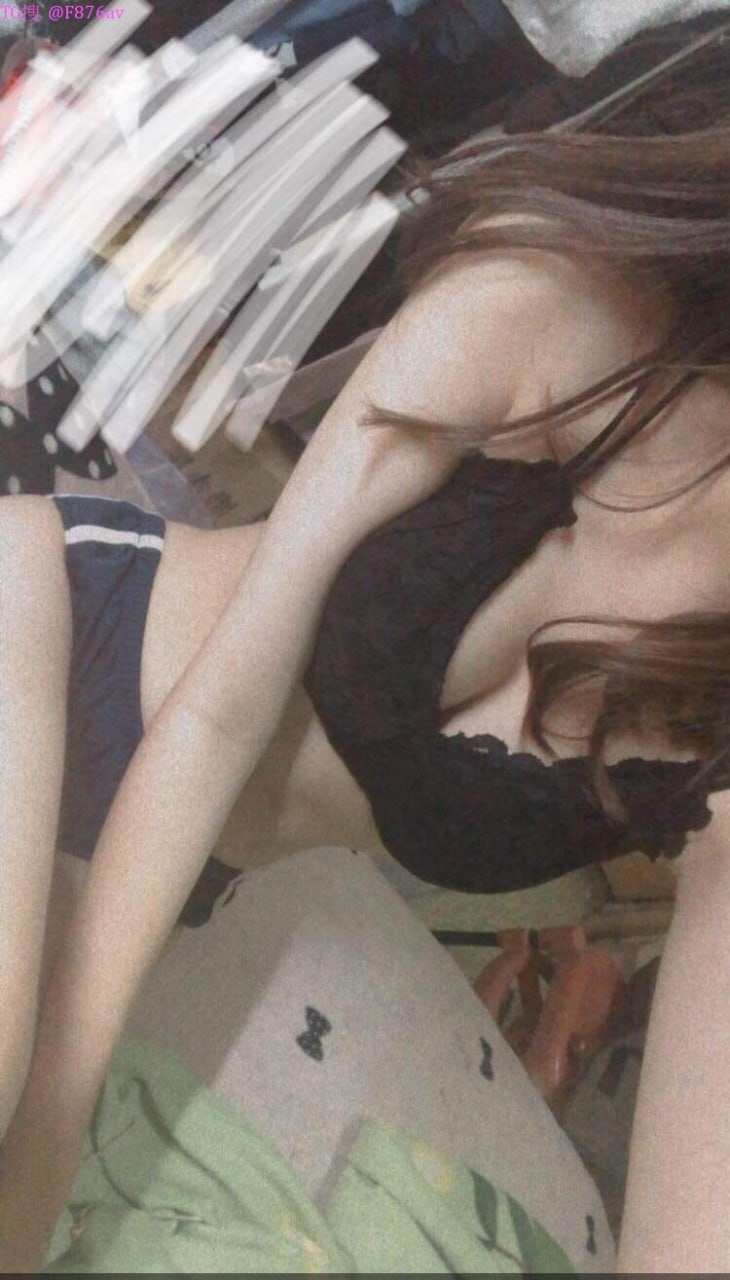 Cậu thanh niên bỗng dưng nhận được thùng hàng lớn, bên trong lại là bà xã sếp